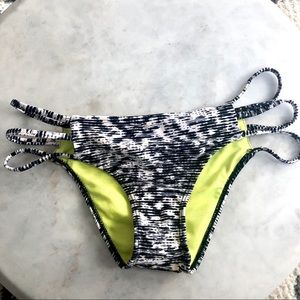 NWOT❗️Forever 21 black & white bikini bottom